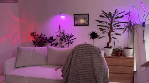 Elsa online show from April 8, 5:43 am