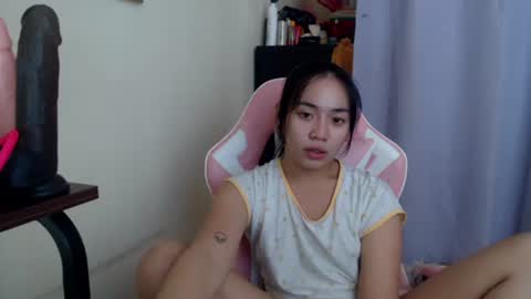 lovely_leah23 online show from November 29, 3:03 am