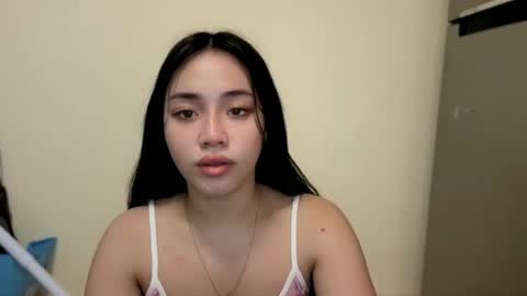 Snapshot of lovely_leah23 chatting on October 17, 9:02 am lovely_leah23 online show from October 17, 9:02 am