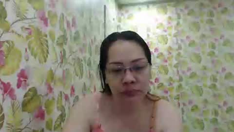 lovelyasiancutie online show from November 10, 9:28 pm