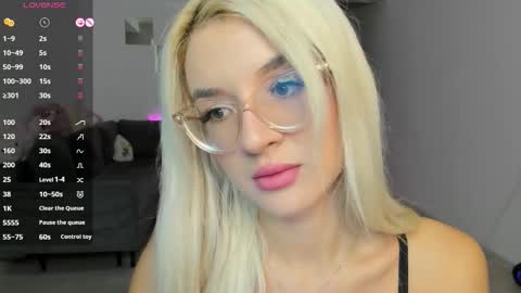 lovelybianca_ online show from October 8, 11:10 pm