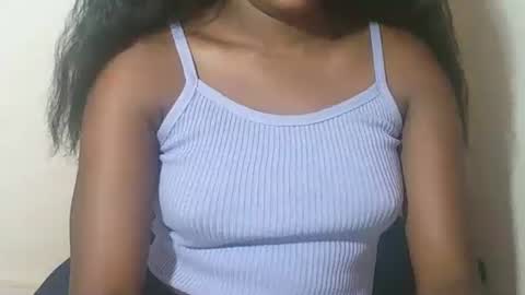 lovelylarra online show from March 3, 8:43 am