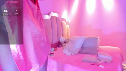 L O V E  online show from November 5, 12:07 pm