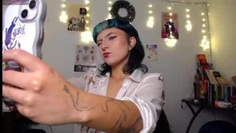 loving_alma online show from December 14, 2:07 am