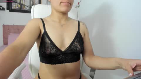 Snapshot of lrousse chatting on October 18, 2:43 pm lrousse online show from October 18, 2:43 pm