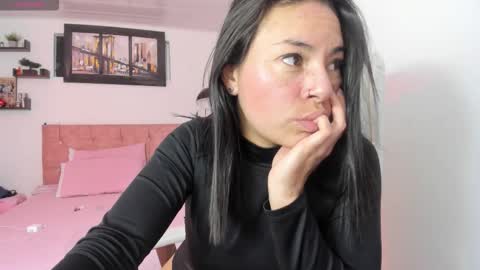 Snapshot of lrousse chatting on October 12, 1:42 am lrousse online show from October 12, 1:42 am
