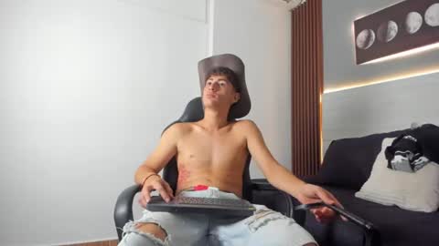Lucas online show from June 11, 4:43 am