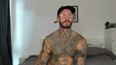 lucasexclusive online show from April 12, 4:05 am