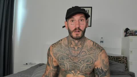 lucasexclusive online show from April 10, 5:35 am