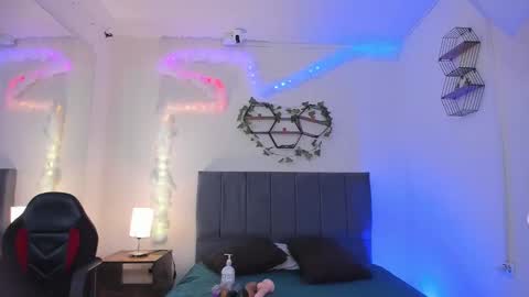 Lucero  online show from February 1, 3:47 am