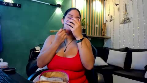 Snapshot of lucia_ht chatting on October 29, 3:52 am LUCIA online show from October 29, 3:52 am