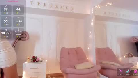 Snapshot of luciana_roa chatting on October 14, 8:34 pm Luciana online show from October 14, 8:34 pm