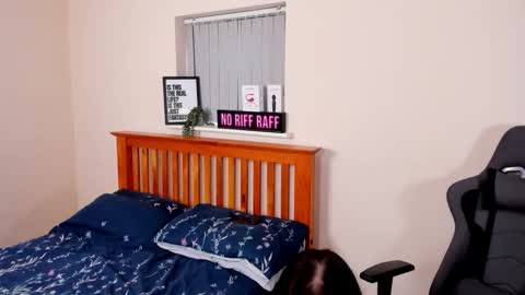 Snapshot of luciewintersuk chatting on October 12, 6:39 am Lucie Winters online show from October 12, 6:39 am