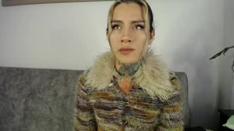 luciiana online show from April 6, 1:34 pm