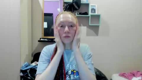 lucky_licky20 online show from March 10, 3:23 am