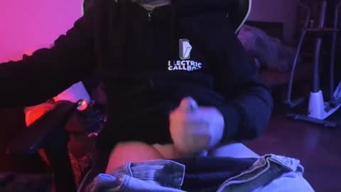 Snapshot of luckydrakex chatting on February 28, 2:31 am Lucky online show from February 28, 2:31 am