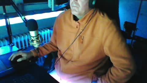        call me  Stefan online show from April 8, 6:44 pm