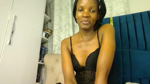 Snapshot of luckyy003 chatting on September 25, 9:33 pm brielle online show from September 25, 9:33 pm