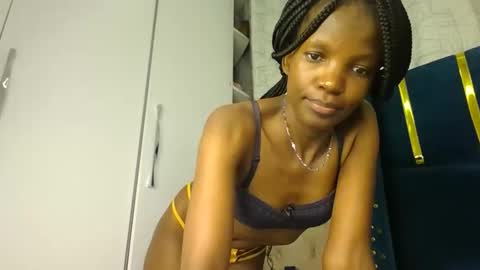 Snapshot of luckyy003 chatting on October 19, 8:13 pm brielle online show from October 19, 8:13 pm