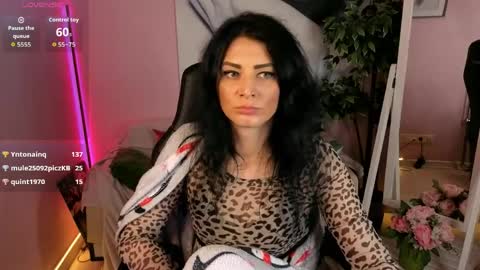 Laura online show from April 4, 4:14 pm