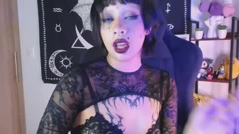 lucy meoww online show from February 12, 9:33 pm