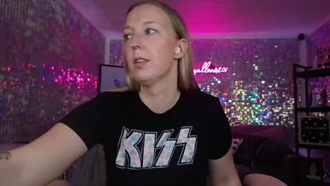 lucyallen4201 online show from January 13, 3:53 pm