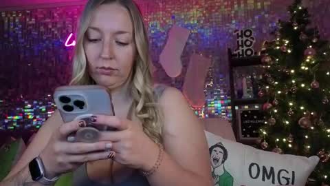 lucyallen4201 online show from December 20, 11:50 am