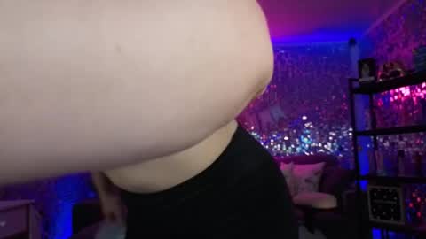 lucyallen4201 online show from June 2, 11:12 am