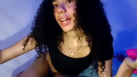 Lucia online show from June 21, 12:00 pm