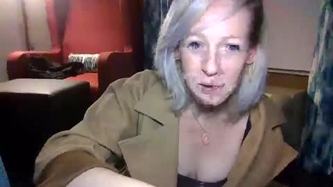 Lucy Loves Lookers online show from December 19, 4:45 am