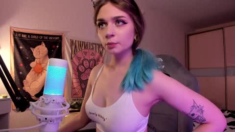 Lucy online show from January 7, 2:53 am