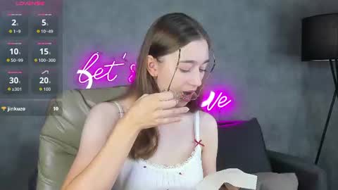 Lucy online show from August 3, 1:07 am