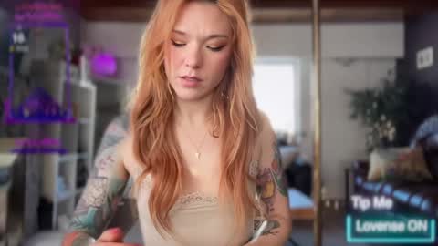 Luubeam             INSTA luubeammm TWITTER lunaisreallycu1 online show from February 18, 8:03 pm