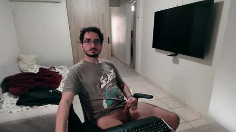 luis_flr online show from January 10, 8:37 pm