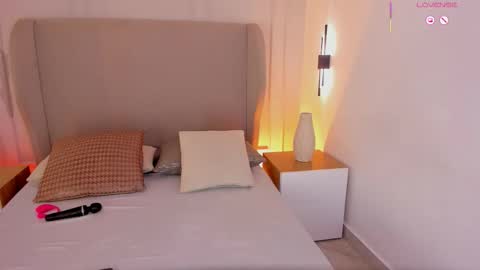 L U I S A online show from January 9, 8:25 pm