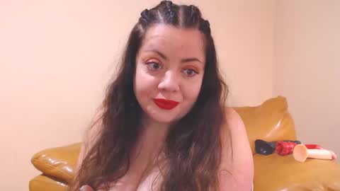 Snapshot of luisahornydoll chatting on February 18, 2:27 pm Cassie online show from February 18, 2:27 pm
