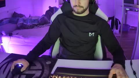 lukasschoetz online show from December 27, 9:43 pm