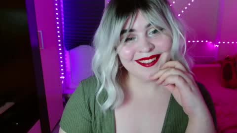 lulovia online show from April 29, 9:41 pm