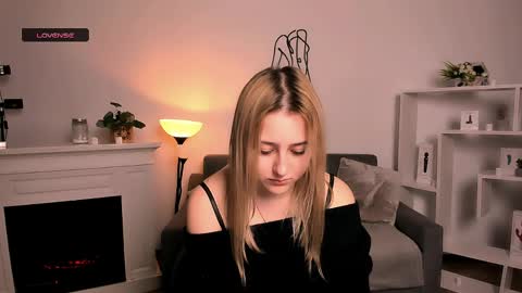 Lily online show from April 9, 8:58 pm