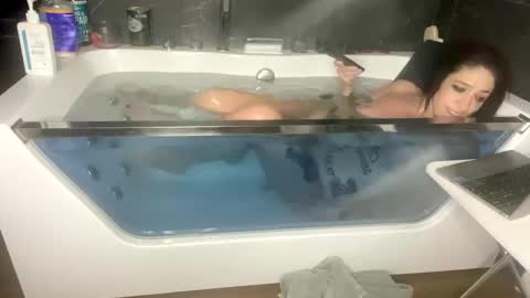 Lulu online show from January 19, 7:04 pm