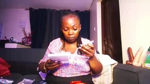 lulu_sparks1 online show from February 6, 6:06 am