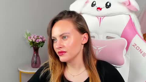 lumerisoren online show from June 17, 4:34 pm