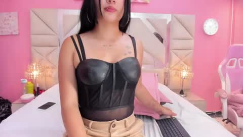 luna  online show from July 24, 7:55 pm