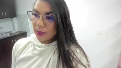 luna  online show from December 18, 11:16 am