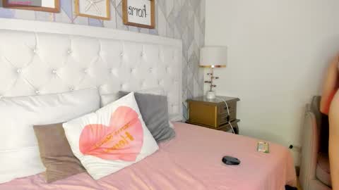 luna forever7 online show from February 3, 8:13 pm