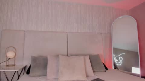 Luna online show from February 15, 1:54 pm