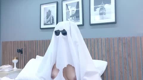 Snapshot of luna_roja25 chatting on October 12, 6:06 am LUNA online show from October 12, 6:06 am