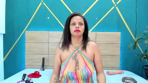 Snapshot of luna_smit_ chatting on February 21, 7:10 pm Luna online show from February 21, 7:10 pm