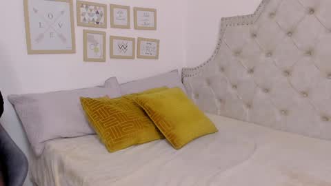 Snapshot of luna_valle chatting on February 28, 2:31 am luna_valle online show from February 28, 2:31 am