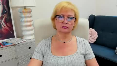 L u n a online show from June 3, 6:49 am